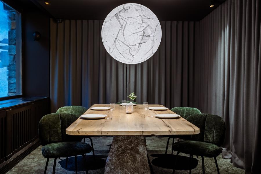 Restaurant room