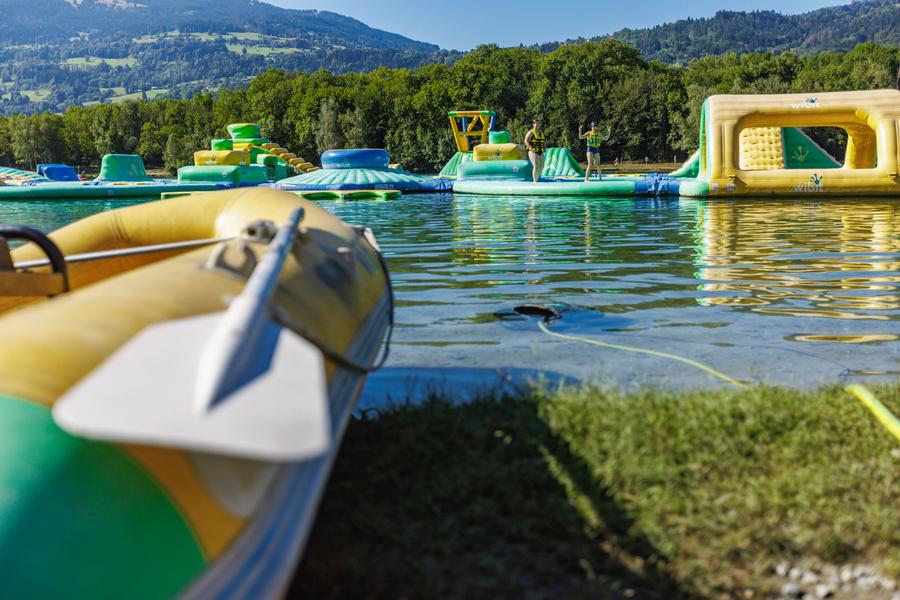 Jeux gonflables aquatiques au Lac de Passy_Passy