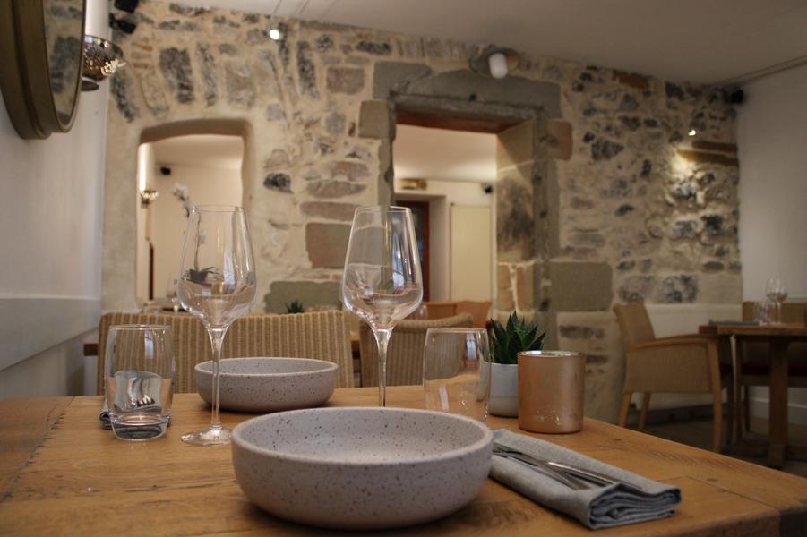 Table - La Petite Chartreuse