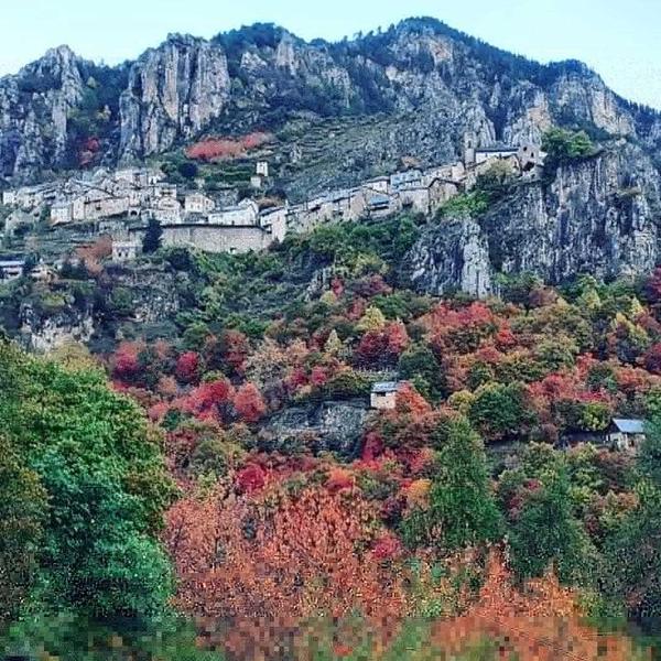 Gîte Les Crocus-Couleurs d'Automne-Roubion-Gîtes de France des Alpes-Maritimes
