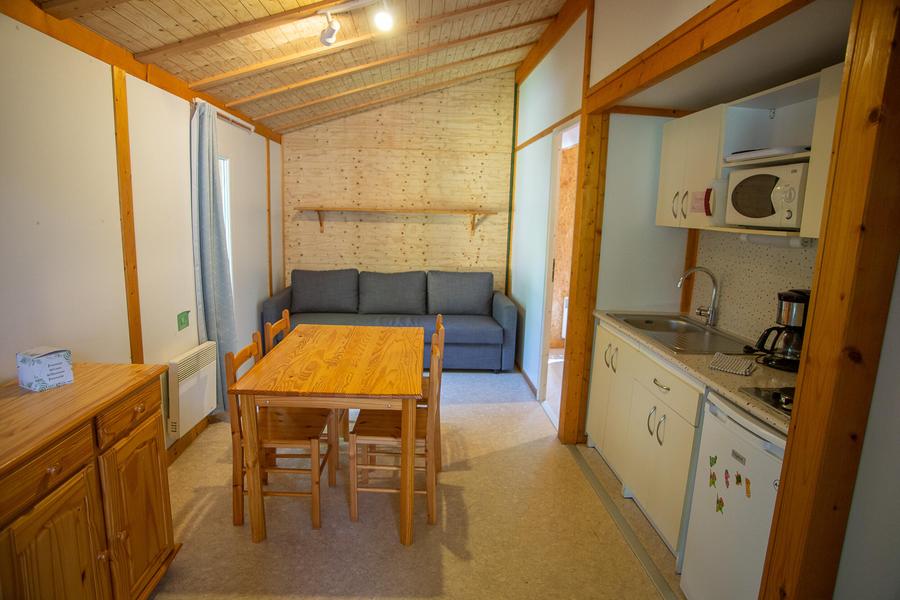 Cuisine tout équipée_Chalet_Chartreux_Camping Détente et Clapotis