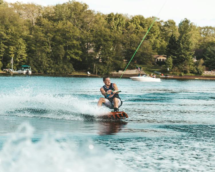 Wakeboard sur le lac léman