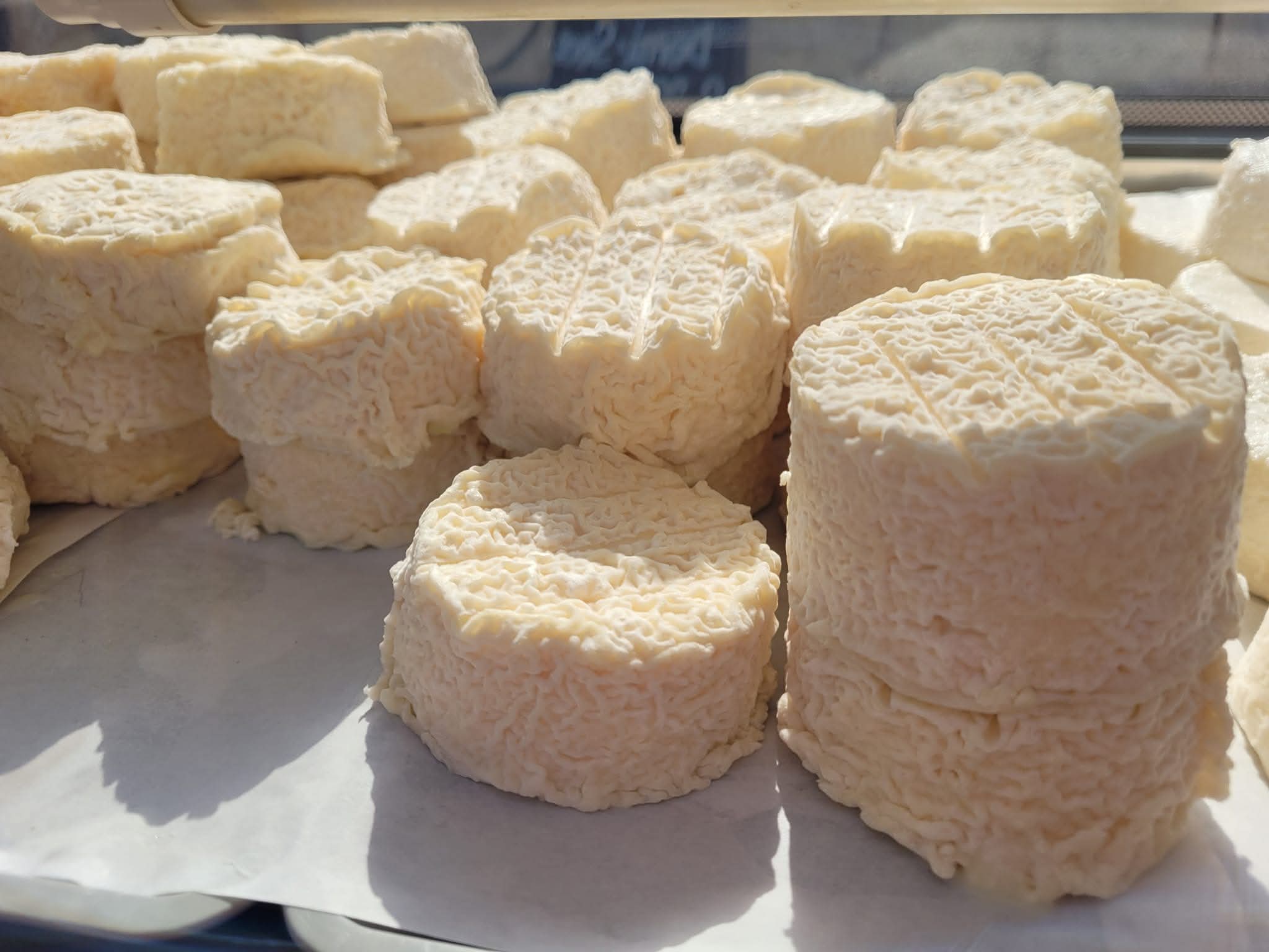 Ferme Arnaud Fromage de chèvres AuvergneRhôneAlpes Tourisme — free download