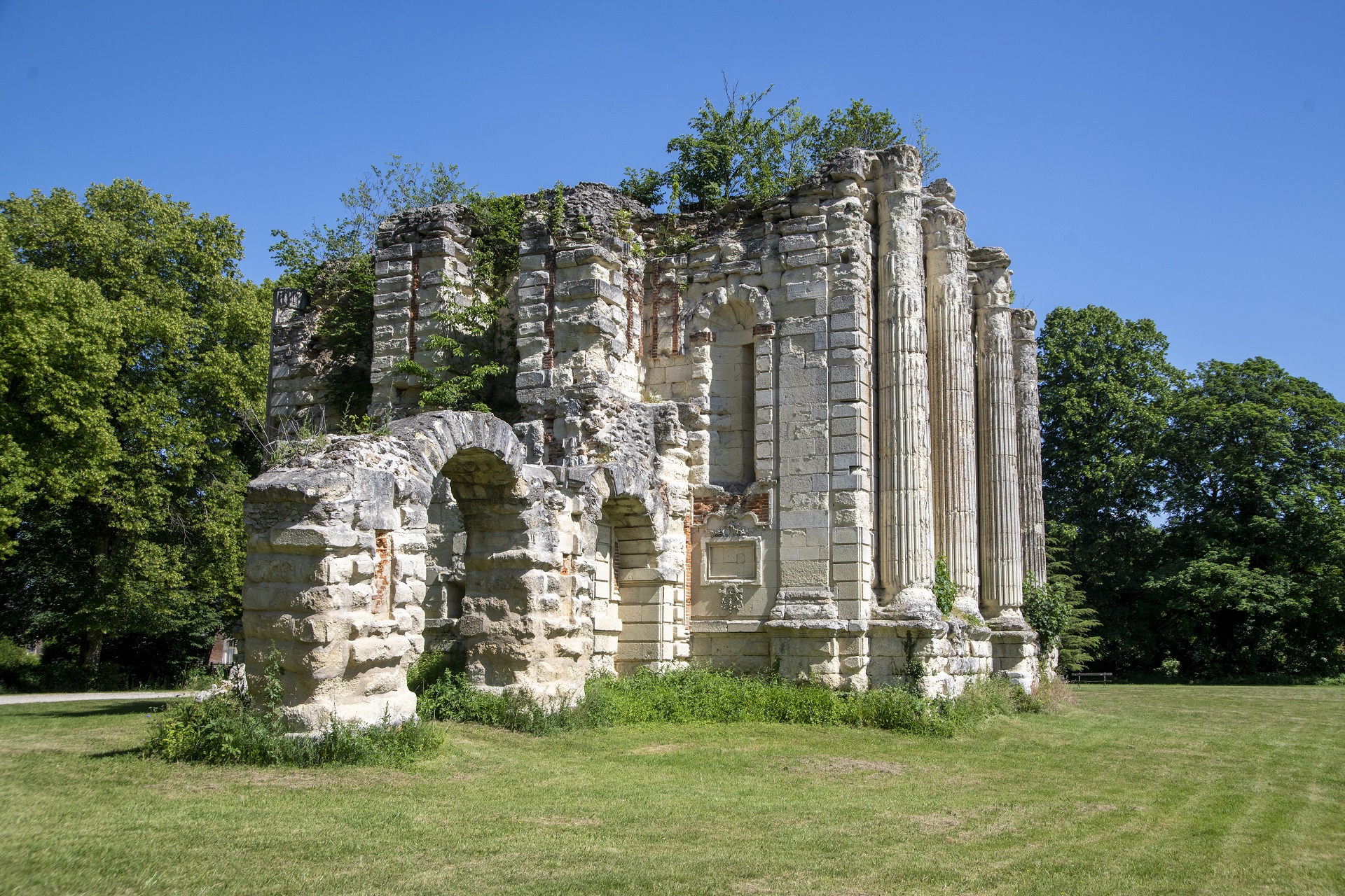 Vestiges du château royal de Montceaux-lès-Meaux