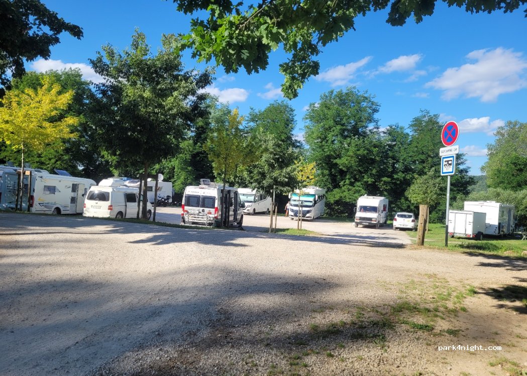 Aire de camping-car Bressols — photo 2