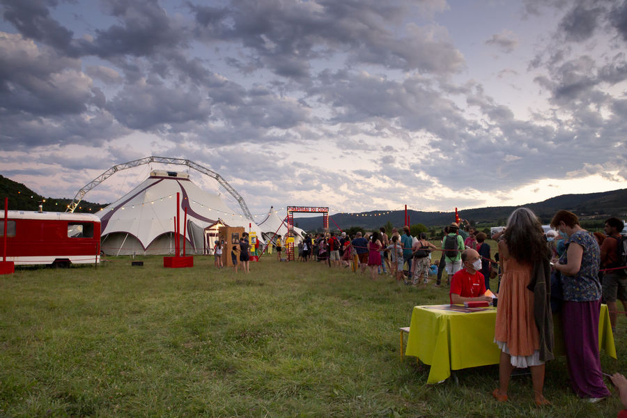 Le chapiteau 1 - Festival dAlba 