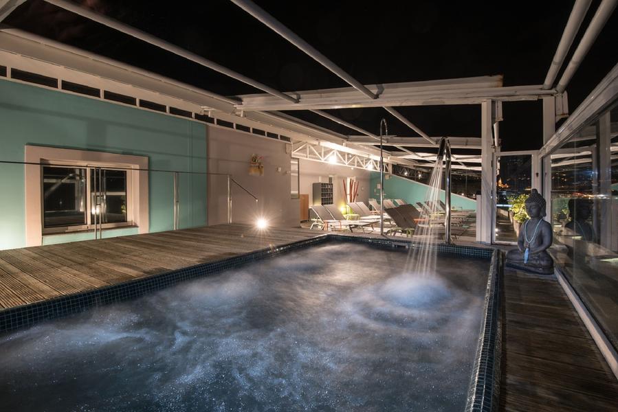 Piscine intérieure du Spa