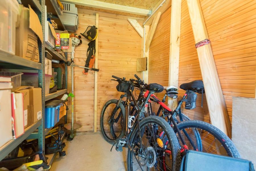 Le local à vélos - Chambres d'hôtes aux Balcons du Dauphiné en Isère à proximité de Crémieu et de Lyon