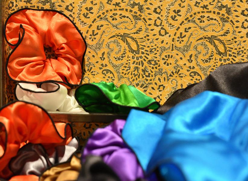 Articles en soie à l'espace boutique du musée vivant du ver à soie