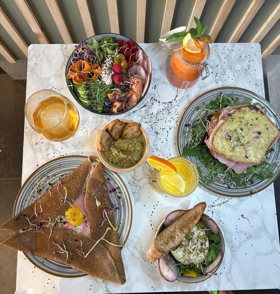 Crêpes salées, croques truffés et salades... Service non stop 9h 22h