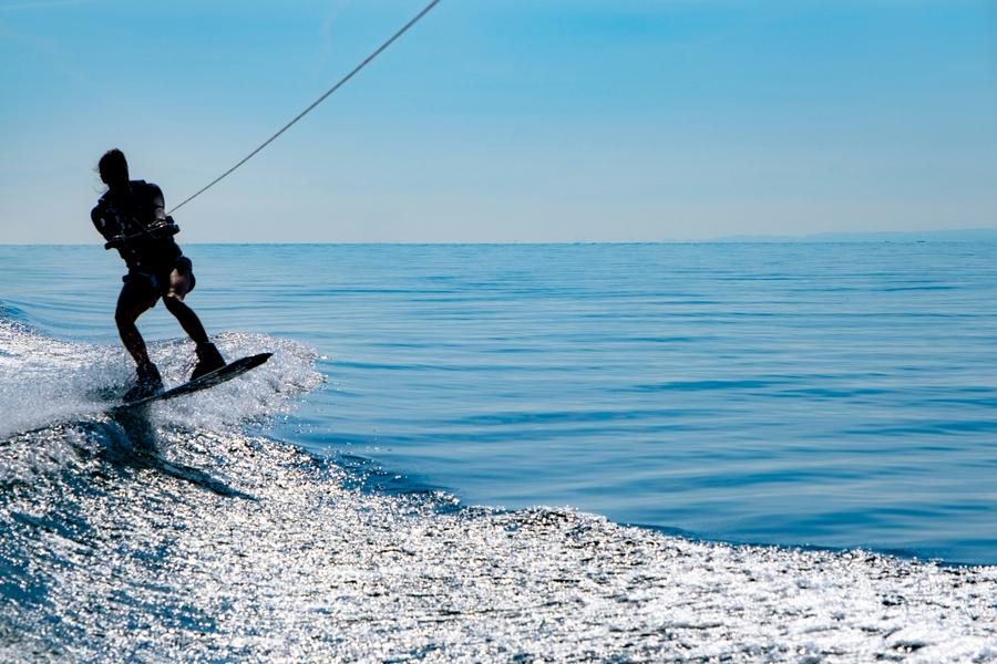 Wakeboard sur le lac léman