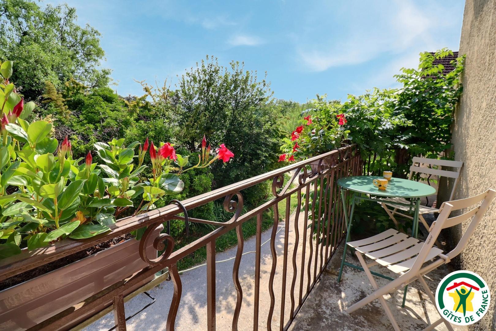Balcon et entrée du gîte
