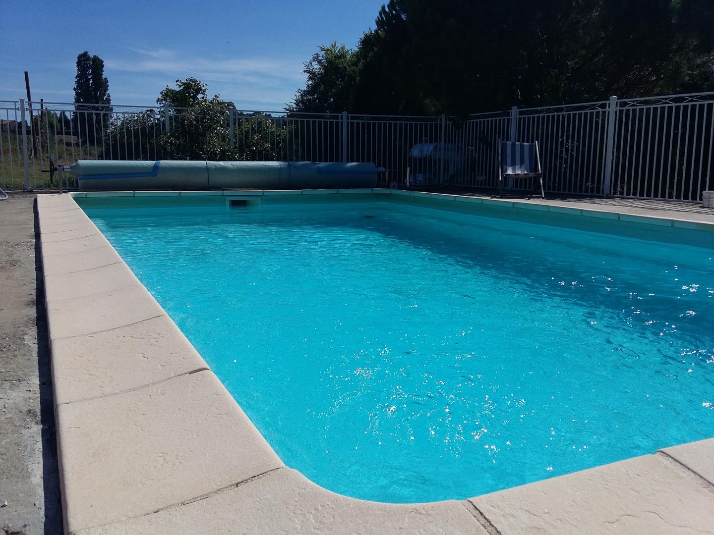 Piscine située à 400m du gîte, partagée avec les hôtes de nos autres gîtes - 9h-18h30, fermée le dimanche