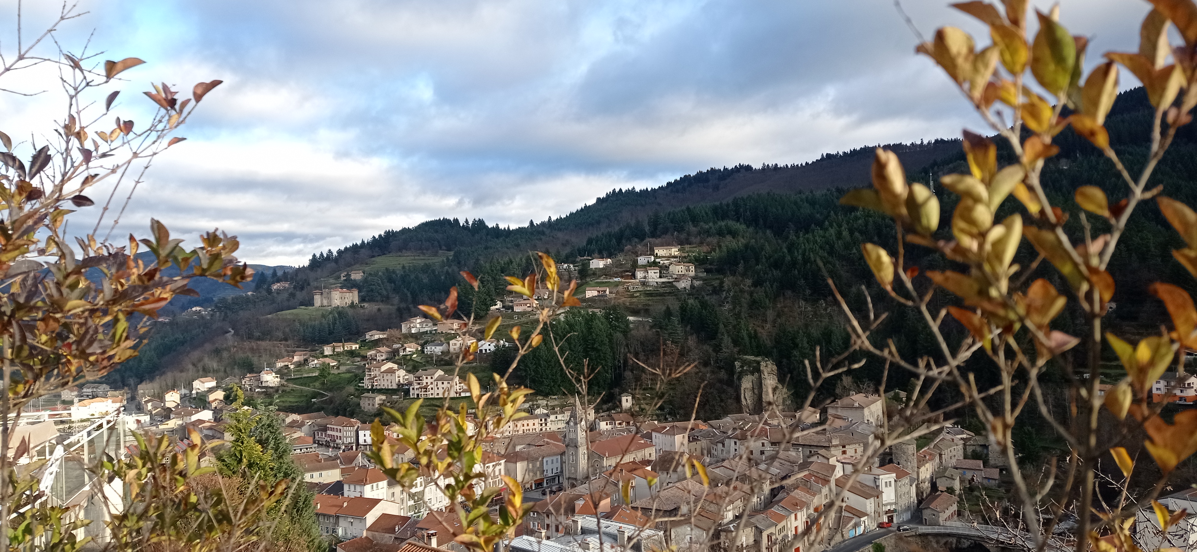 Randonneurs des Boutières : Saint-Julien-Labrousse - Saint-Jean-Chambre "le sentier des arbres"
