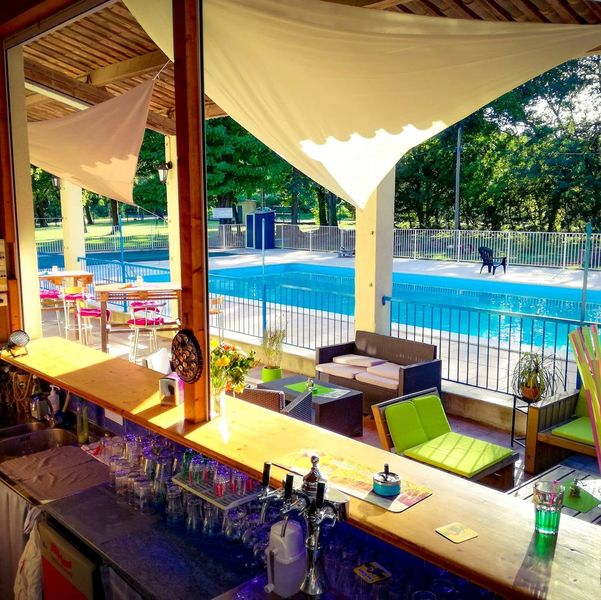 piscine / bar camping du lion