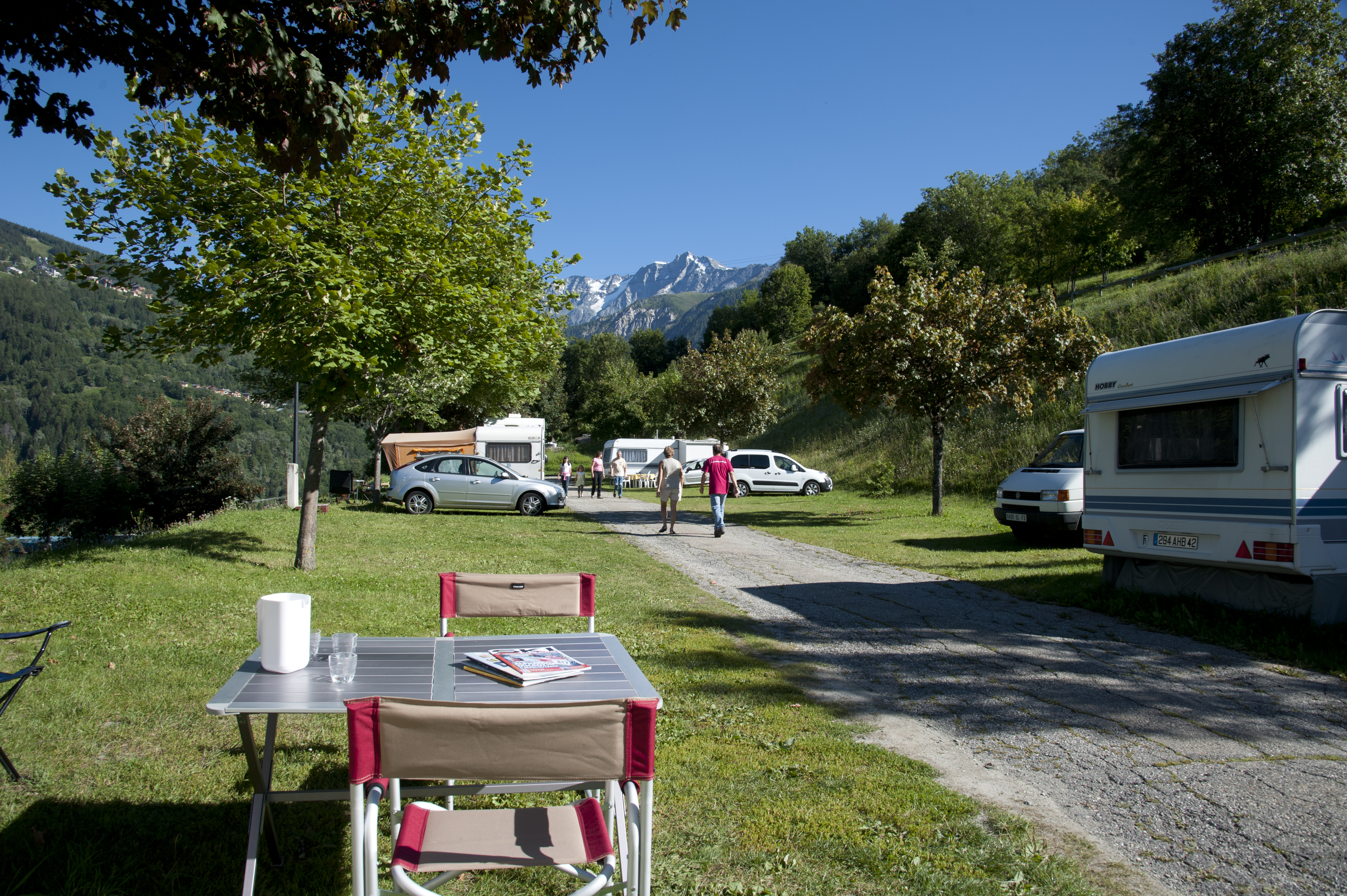 Allée du camping en été