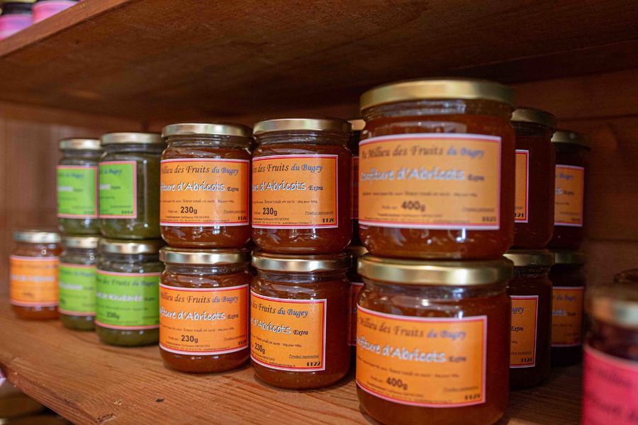 Au milieu des fruits du Bugey