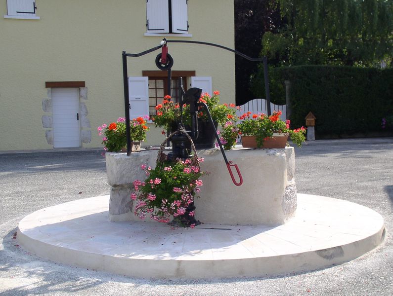 Mairie - Puits de Sammissieu Ceyzérieu