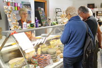 Vente de fromages locaux et autres produits