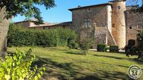 Gîte L'Annexe au Château de Pravins à Blacé  (Rhône, Beaujolais, proximité de Villefranche-sur-Saône) : l'ensemble sud du Château de Pravins.