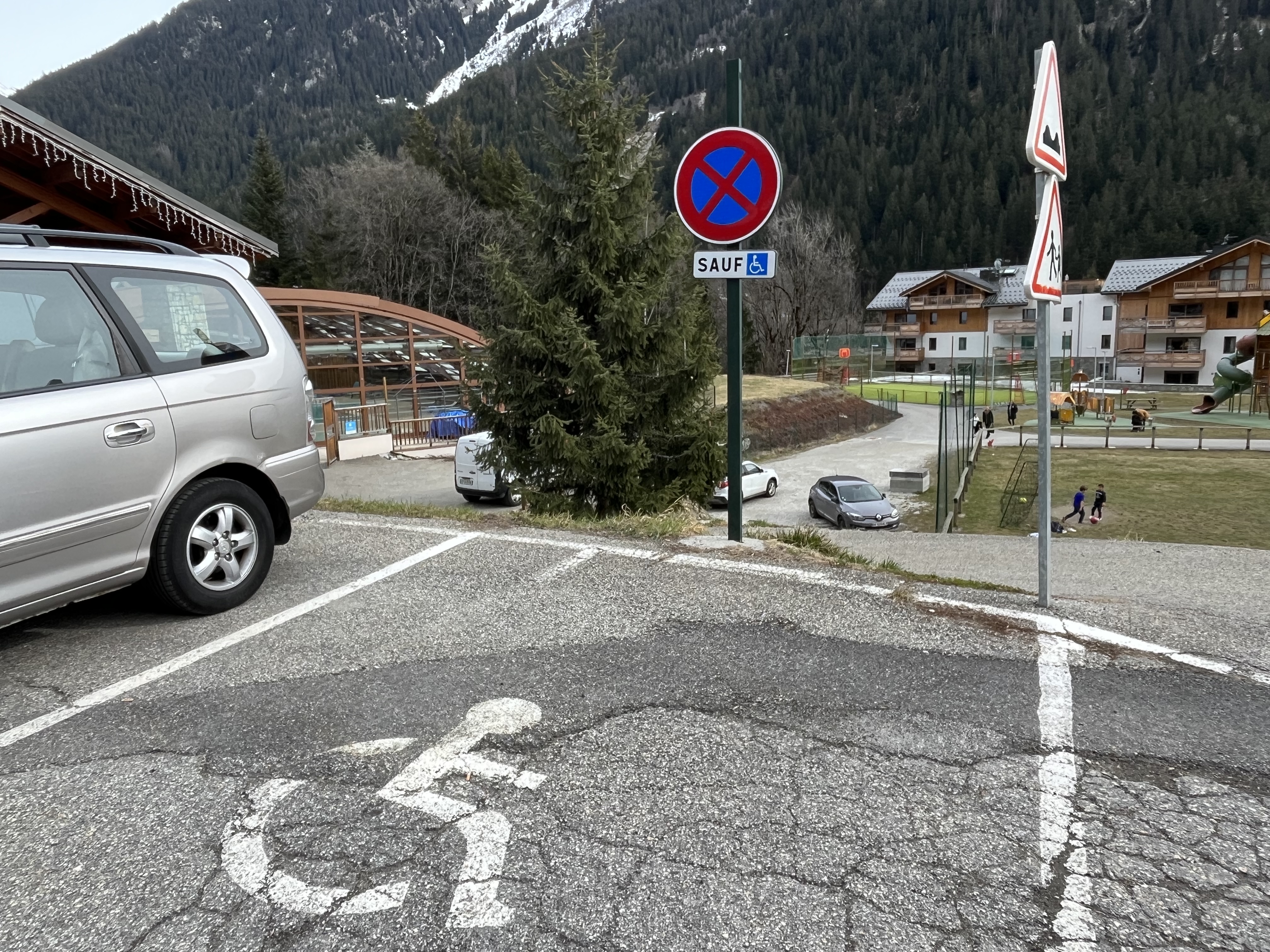 Parking PMR - Route des Caves