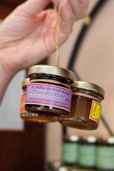 Au milieu des fruits du Bugey