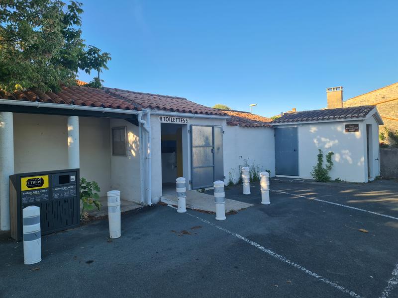 Toilettes publiques - Sauzelle