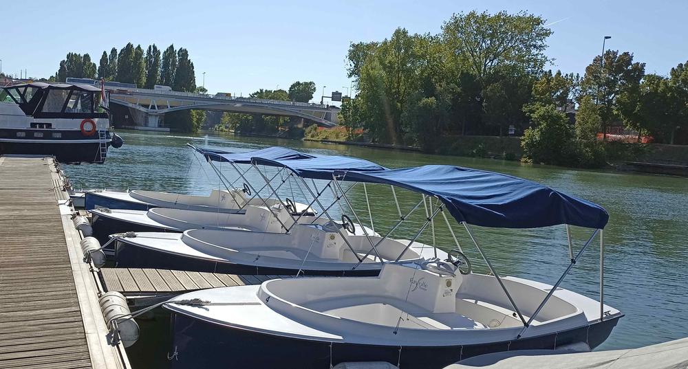 bateaux à moteur sur la Marne 