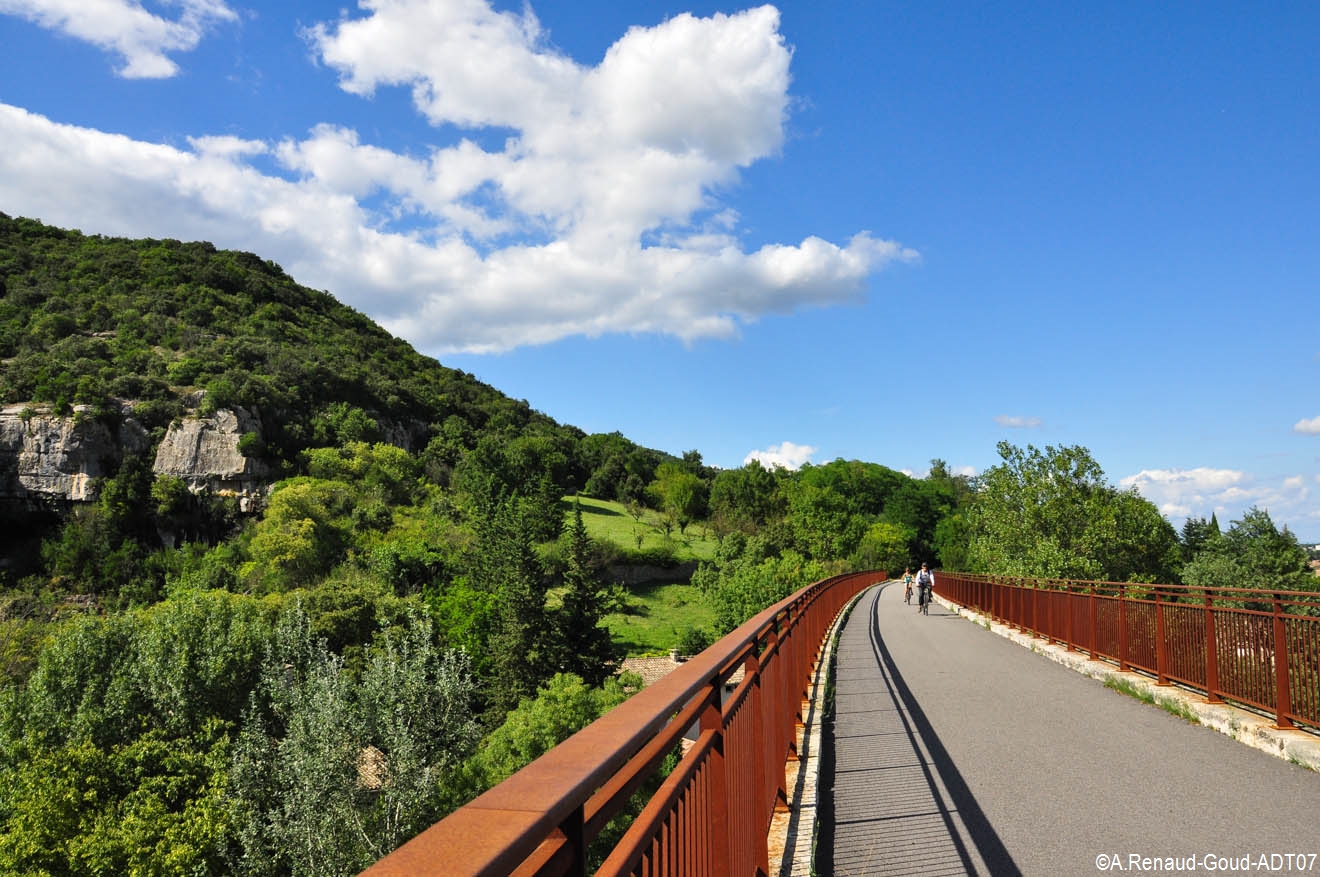 Take a bike ride along the foot and cycle paths : La Payre, the Ardèche green way
