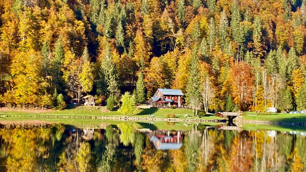 Lac de Montriond en automne Lac de Montriond en automne