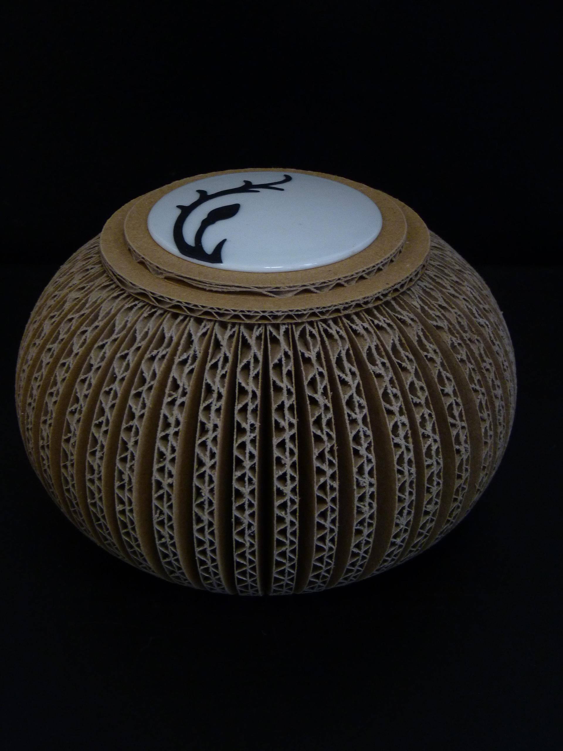 Exposition d'objets en carton ondulé - Isabelle CAILLET