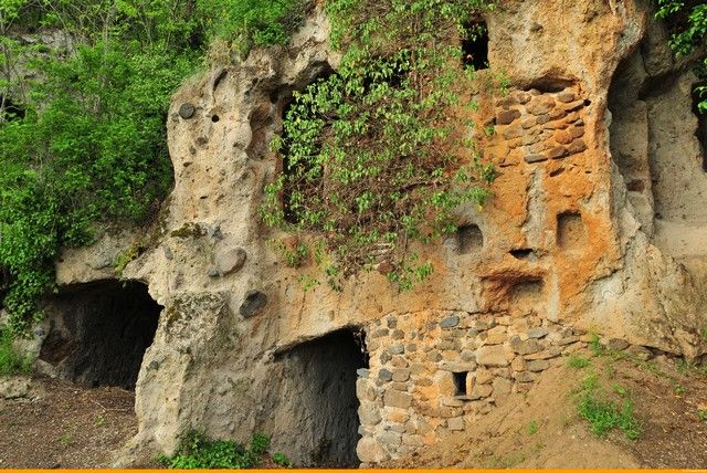 Chaux de Pardines et grottes de Perrier