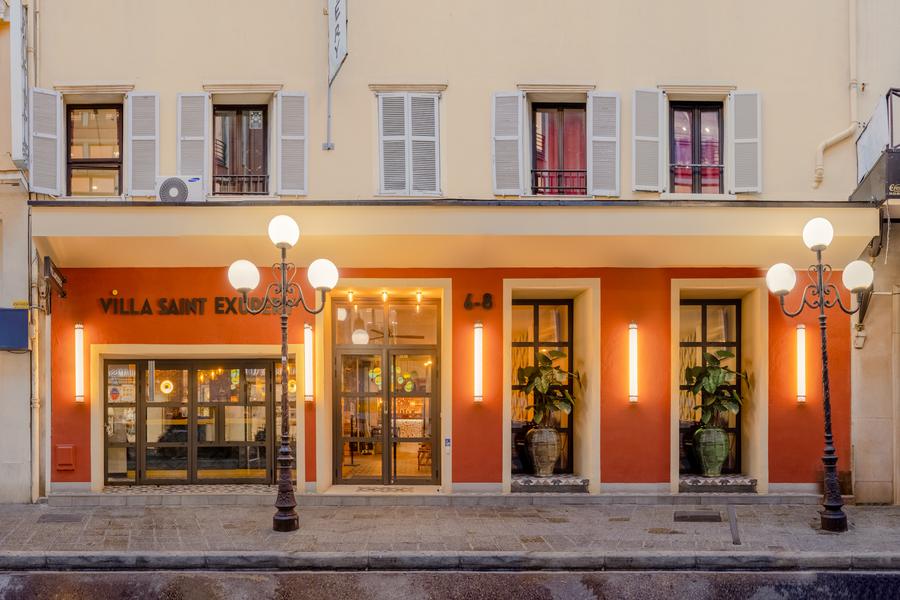 Une auberge de jeunesse conviviale à Nice, en France