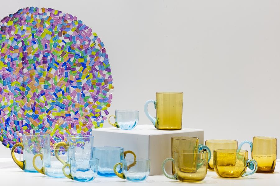 Exposition « Aux Sources - Verres de cure & Verre contemporain. Deux collections en résonance »_Évian-les-Bains