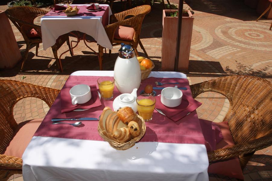 Petit déjeuner patio