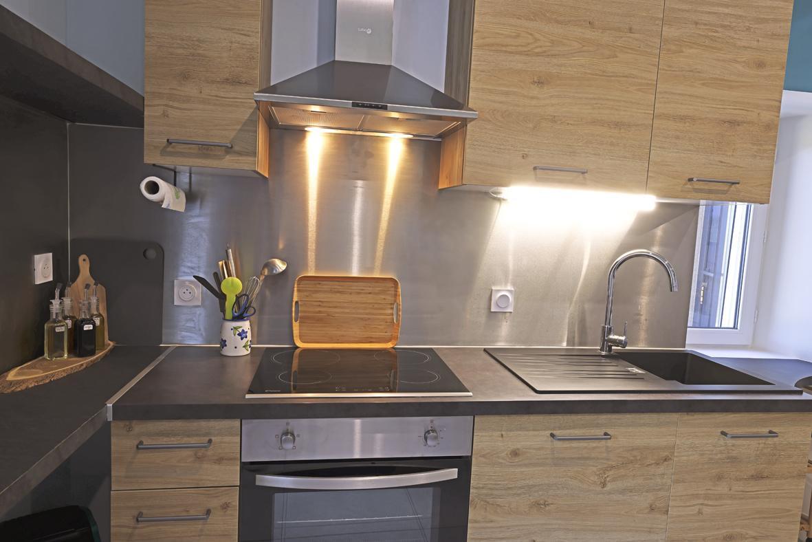 Cuisine équipée
Table de cuisson, hotte, four, lave vaisselle
