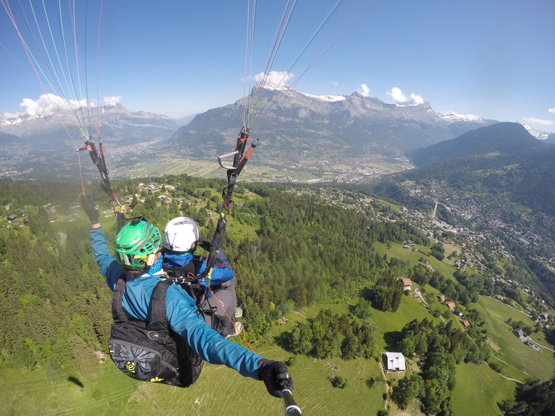 Survolez St-Gervais face au Mt-Blanc avec Itinér'Air Parapente