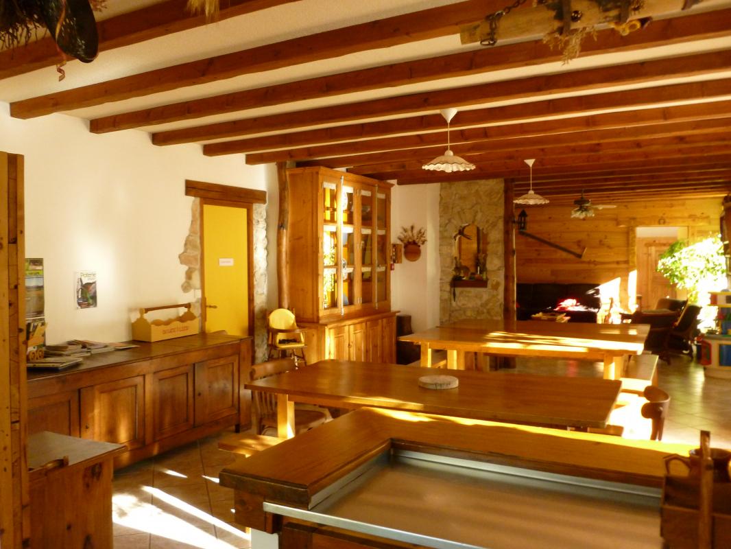 salle à manger vue de la cuisine