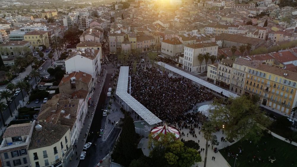 la place clemenceau vue d'en haut | Ville de Hyères, service Communication la place clemenceau vue d'en haut