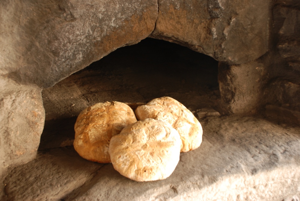 Pains cuit au four à bois
