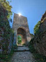 Porte d'accès colline Saint-Hippolyte