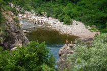 Jaujac - Baignade de fin d'été à la Turbine ©sourcesetvolcans