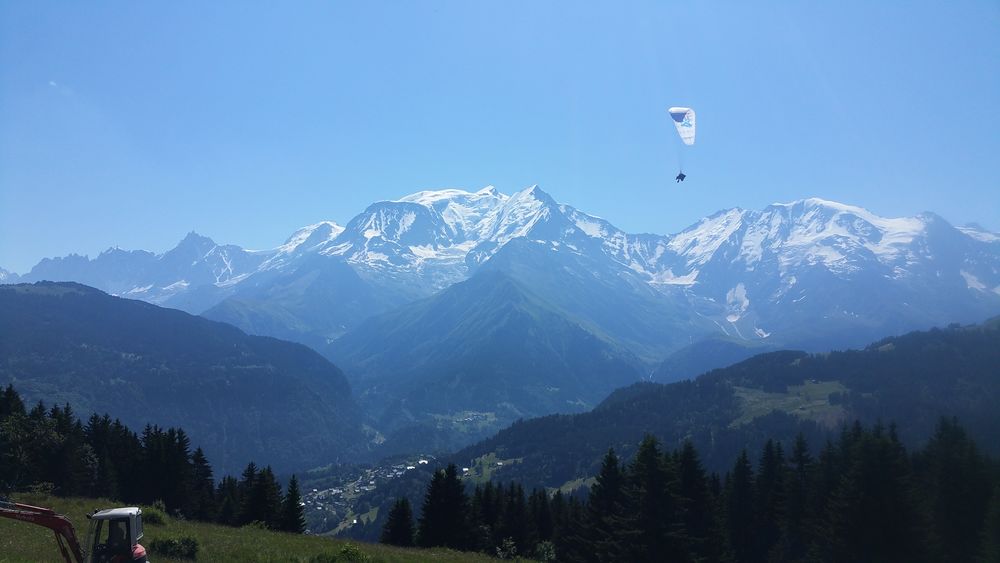 Survolez St-Gervais face au Mt-Blanc avec Itinér'Air Parapente