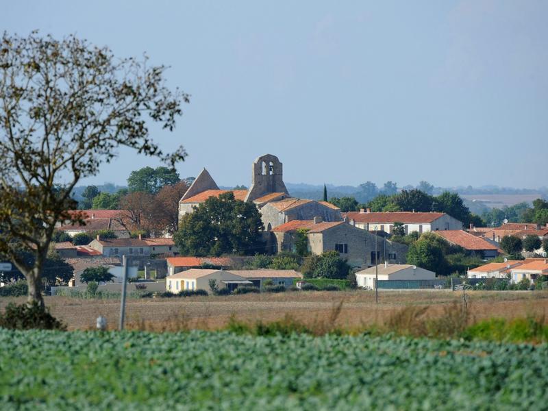 Vue bourg de Genouillé
