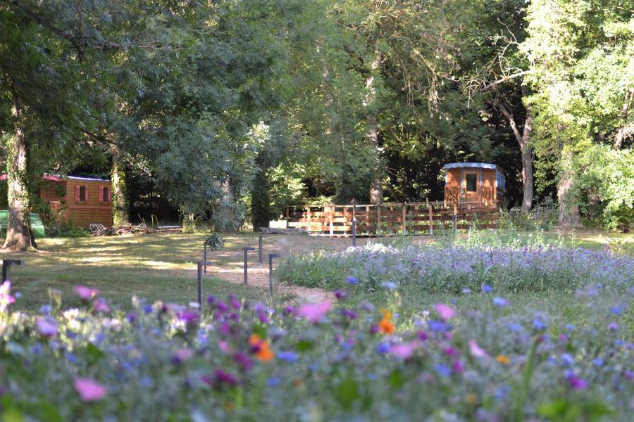 A l'écart du domaine en toute tranquillité. Accessible à pied depuis le parking privé