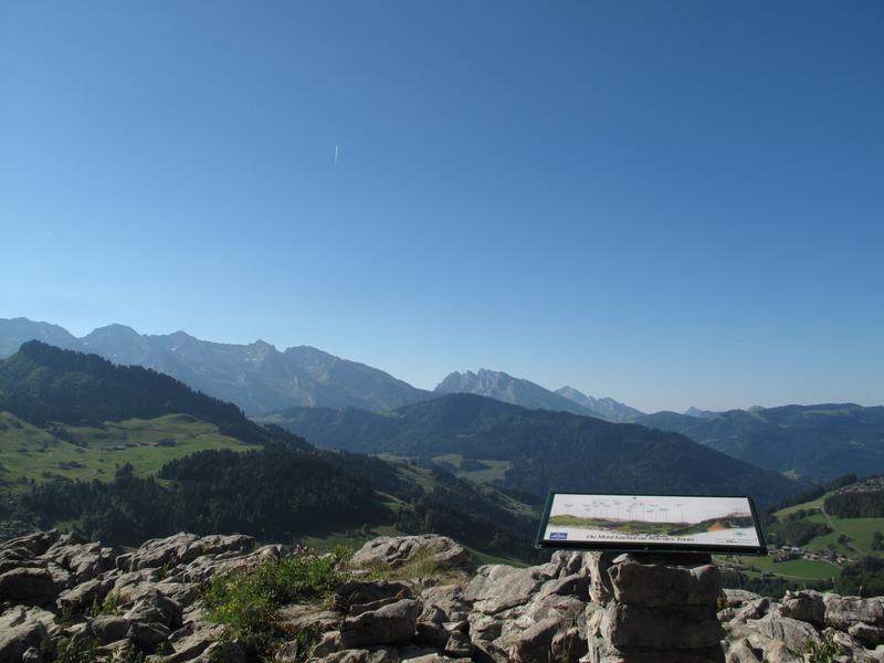 Traversée des Bornes en mode doux E4 - Panorama