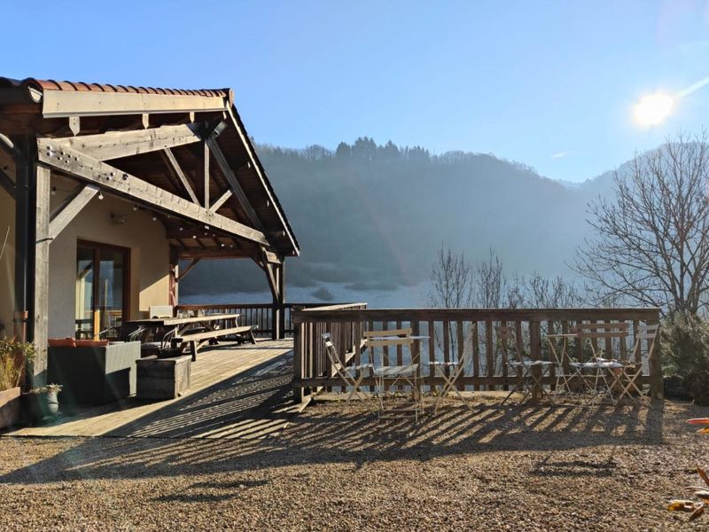 Lumière du matin sur la terrasse