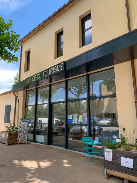 Place Saint-Pierre Office