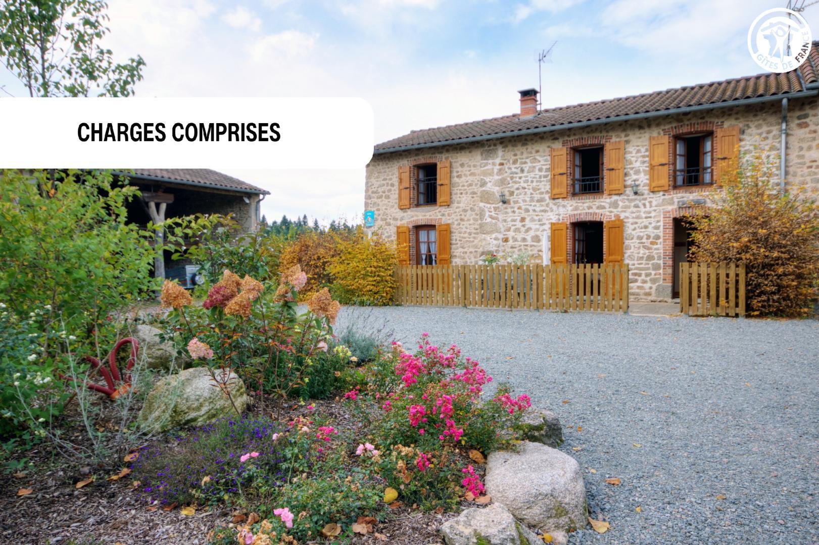 Le gîte Les Hirondelles et sa terrasse