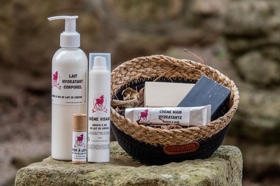Gamme de cosmétiques au lait de chèvre de la ferme du Clos Bonnaud Gamme de cosmétiques au lait de chèvre de la ferme du Clos Bonnaud